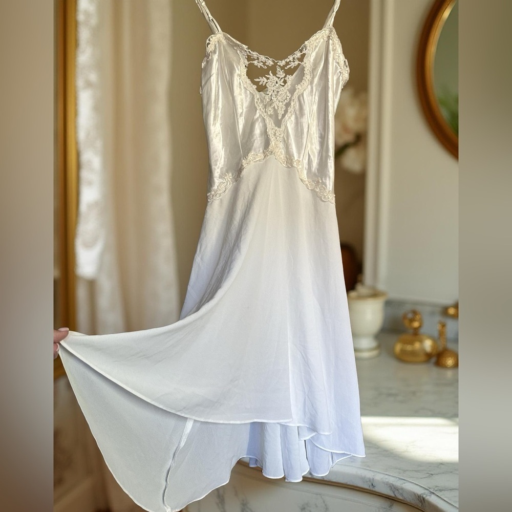 Vintage Dentelle White Lace Beaded Chemise
